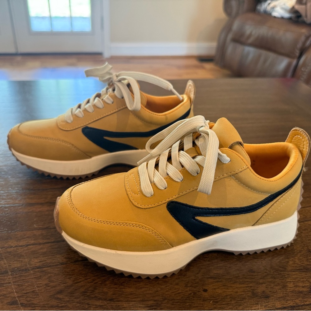 DV Dolce Vita Bossy Shoes Mustard Gold Jogging Sneakers Women's Size 6 Platform